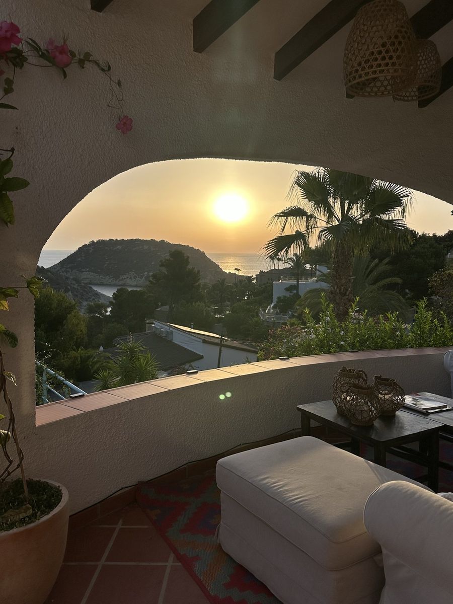 Amanecer sobre la isla del Portitxol visto desde la naya