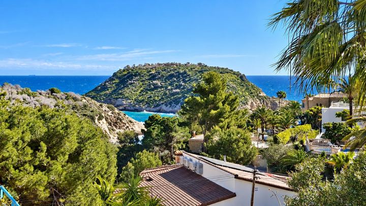 La isla y la cala del Portitxol vistas desde la casa